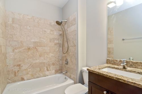 4442 Damen Ave, Chicago IL 60625-1702 exterior