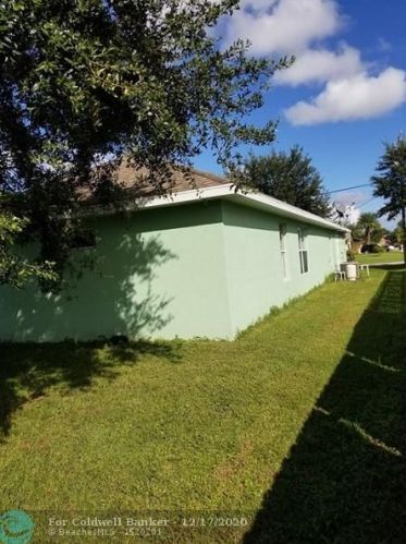 2516 Edgarce St, Fort Pierce FL exterior