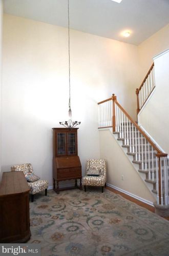 21 Fallview Ct, Trenton NJ 08690-3216 exterior