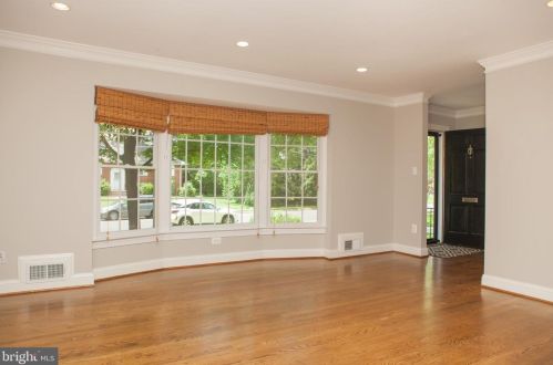 8417 Crown Pl, Alexandria, VA 22308-1825