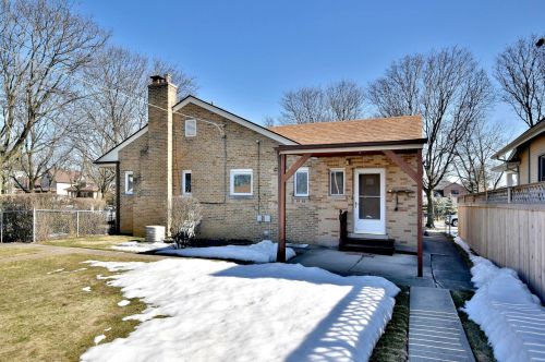 6696 Olympia Ave, Chicago IL 60631-1518 exterior