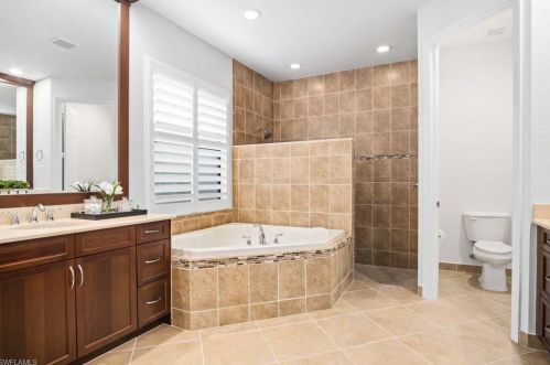 3415 Pacific Dr, Naples FL 34119-8664 exterior