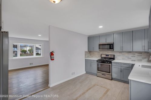 18 Oklahoma Dr, Jackson Twp NJ  08527-1502 exterior