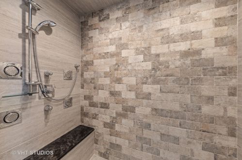 111 Clinton Ave, Elmhurst IL 60126-2906 exterior