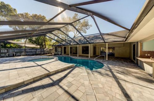 5012 Barrowe Dr, Tampa FL 33624-2593 exterior