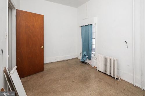 1637 Girard Ave, Philadelphia PA 19130-1514 exterior