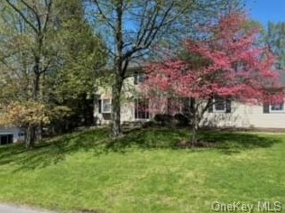 3 Hoover Dr, Middletown, NY 10940-4651