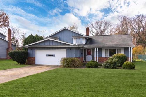 2250 Radcliffe Dr, Cleveland, OH 44145-3249