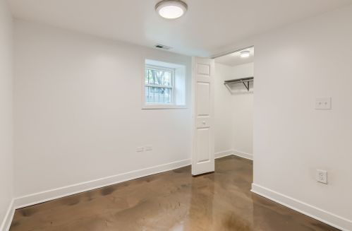 6400 Eberhart Ave, Chicago IL 60637-3325 exterior