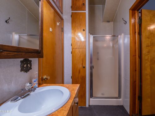 320 Elizabeth St, Sylvan Beach MI 49461-1311 exterior