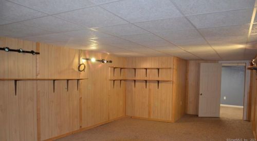 47 Heron Rd, Enfield CT 06082-4002 exterior