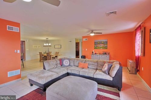 114 Chestnut St, Slatington PA 18080-1512 exterior