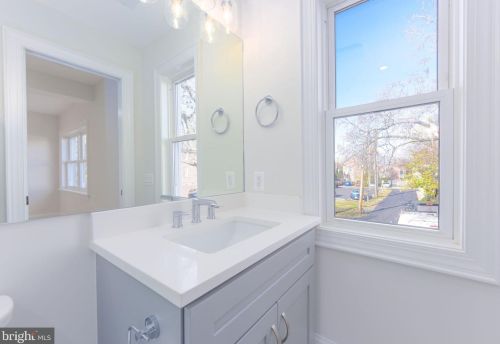 803 Cameron St, Alexandria VA  22314-2410 exterior