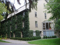 92 Prince St, Newton, MA 02465-2631