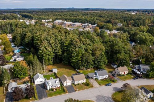 7 Cranbrook Ln, Dover NH 03820-2005 exterior