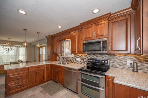 6948 Firefox Cir, Taylorsville UT 84081-5376 exterior