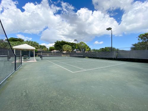 6904 Molakai Cir, Boynton Beach FL 33437-7030 exterior