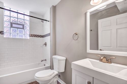 6405 Maryland Ave, Chicago IL 60637-1425 exterior