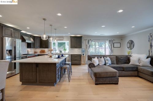 3978 Mulberry Dr, Concord CA 94519-1216 exterior