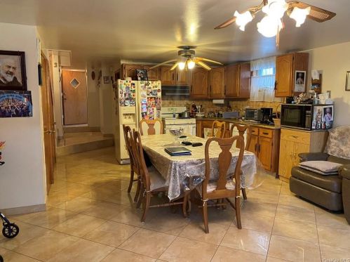 4224 Tremont Ave, Bronx, NY 10465-3320