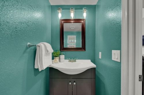 120 Hazelmere Dr, Folsom CA 95630-5522 exterior