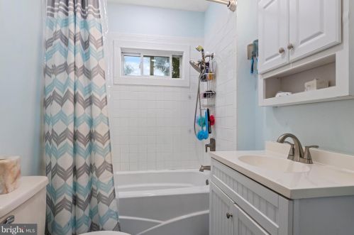 302 9 St, Chester PA 19013-1712 exterior