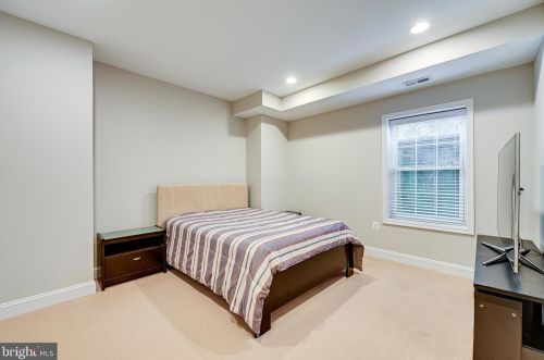 1339 Mayflower Dr, Mc Lean VA 22101-5612 exterior