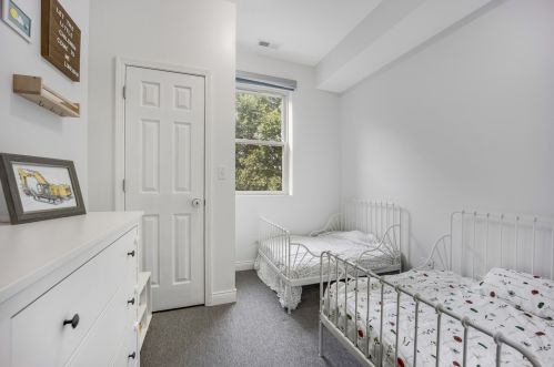 2823 Ridgeway Ave, Chicago IL 60625-6006 exterior