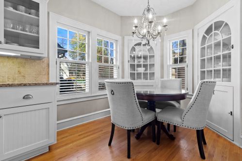 6162 Washington Cir, Milwaukee WI 53213-2472 exterior