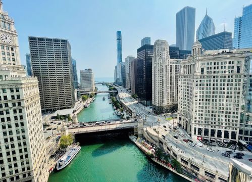 401 Wabash Ave, Chicago IL  60605-1208 exterior