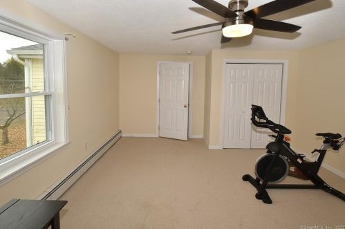 523 Taylor St, Vernon CT 06066-5231 exterior