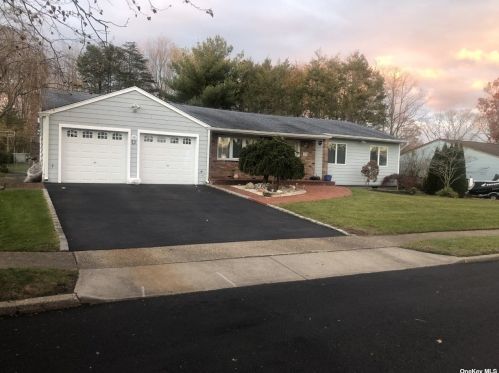 10 Gleason Dr, Huntington Station, NY 11746-6535