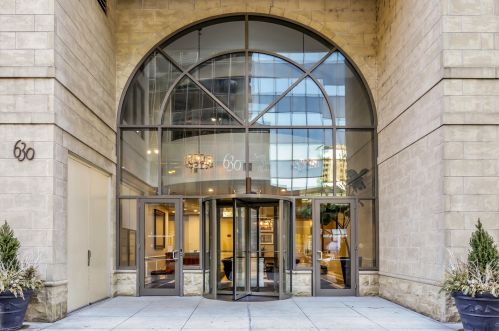 630 State St, Chicago IL 60605-1807 exterior