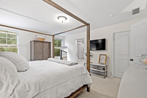 868 Highpointe Cir, Pittsburgh PA 15220-1854 exterior