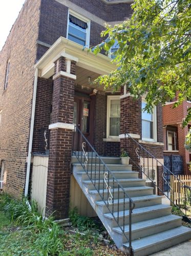 5209 Whipple St, Chicago, IL 60632-2117