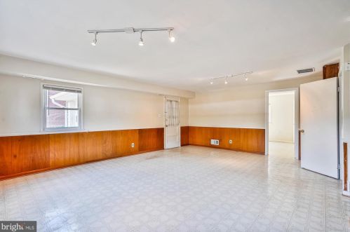 1730 Great Falls St, Mc Lean VA  22101-5063 exterior