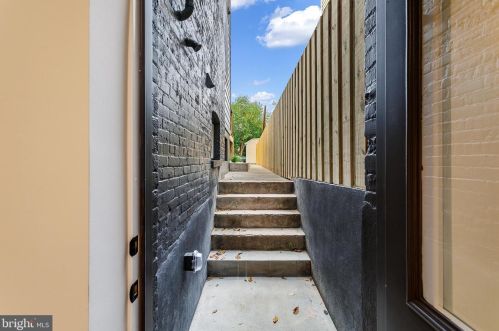 302 Rhode Is Ave, Washington DC 20001-1827 exterior