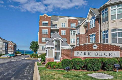 3930 Lake Dr, Milwaukee WI  53211-2448 exterior