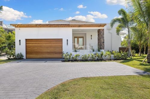 14 Sabre Ln, Naples, FL 34102-7937