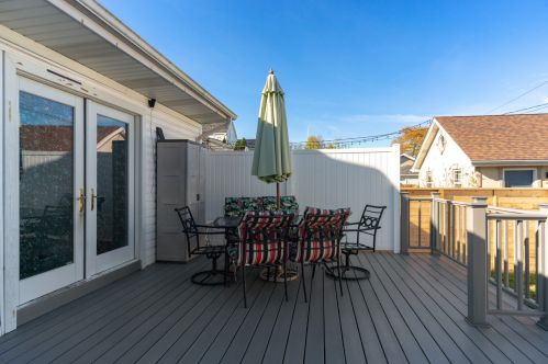 5630 Cullom Ave, Chicago IL 60634-1700 exterior