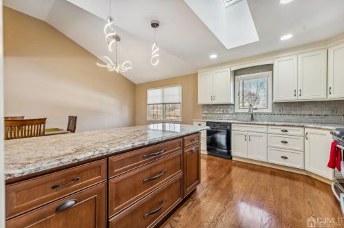 3 Brida Ct, Edison NJ  08817-3800 exterior