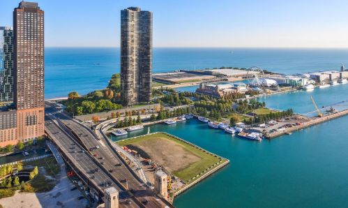 450 Waterside Dr, Chicago IL  60601-4702 exterior