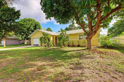 164 Todd Ave, Fort Pierce, FL 34983-3165