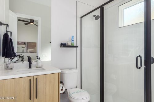 3118 42nd St, Phoenix AZ  85018-6418 exterior