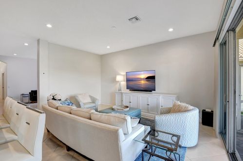 6635 Bali Hai Dr, Boynton Beach FL 33437-7046 exterior