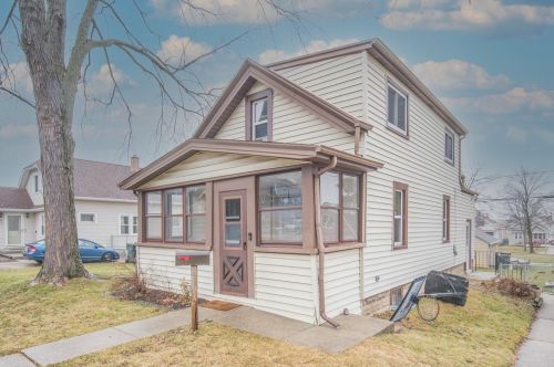 1632 94th St, Milwaukee WI  53214-4113 exterior