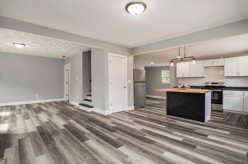 324 Michigan Ave, Three Rivers MI 49093-1124 exterior