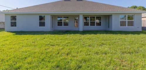 573 Hamburg Ter, Fort Pierce, FL 34984-3569