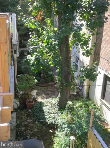 324 Camac St, Philadelphia PA 19140-4214 exterior