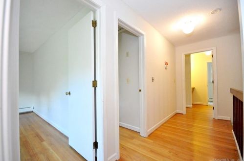 51 Lincoln Way, Windsor CT 06095-3545 exterior